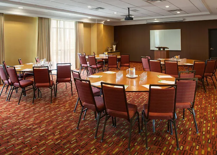 Courtyard By Marriott London