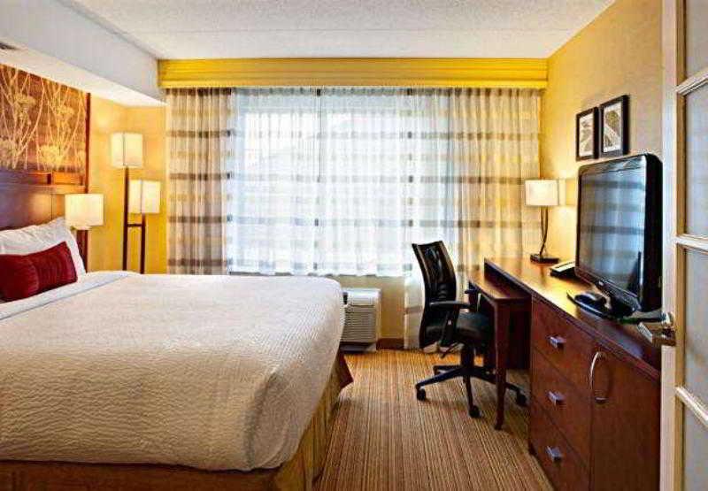 Courtyard By Marriott Hotel