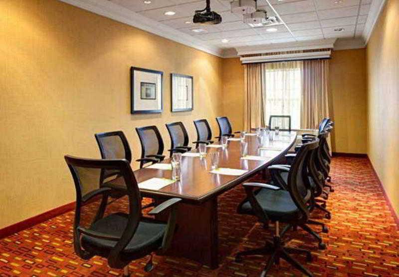 Courtyard By Marriott London
