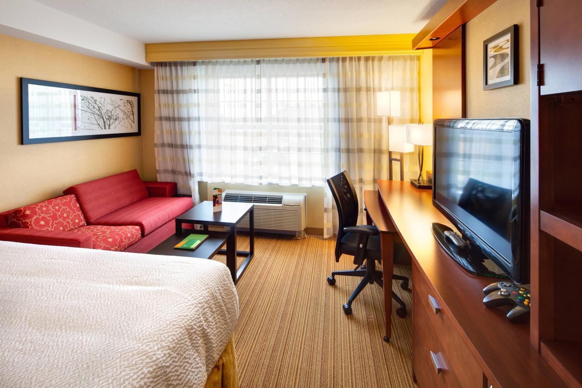 Courtyard By Marriott 3*