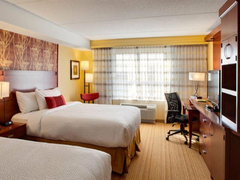 Courtyard By Marriott London