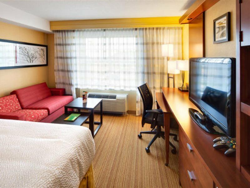 Courtyard By Marriott Hotel London