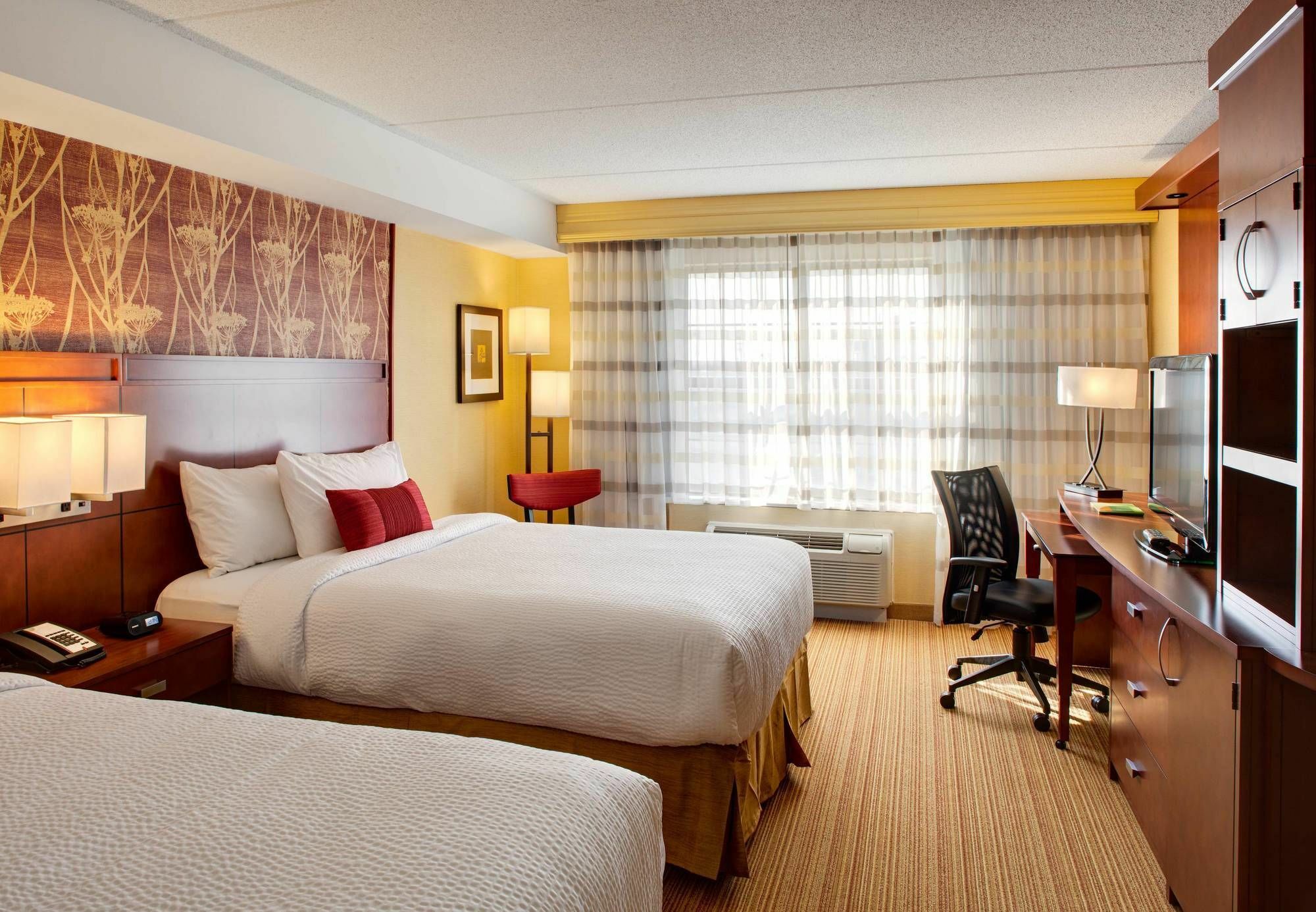 Courtyard By Marriott 3* London