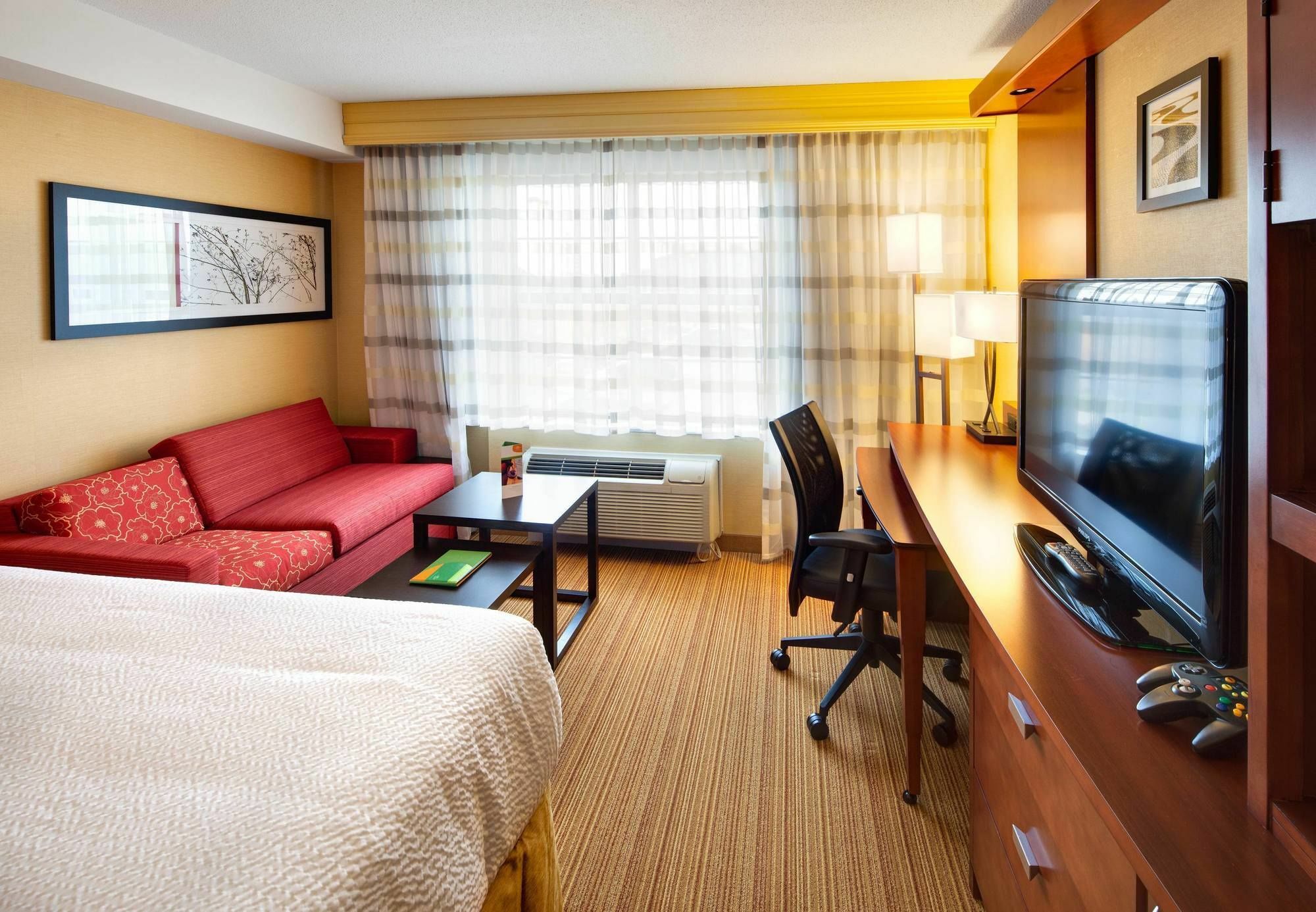 Courtyard By Marriott Hotel