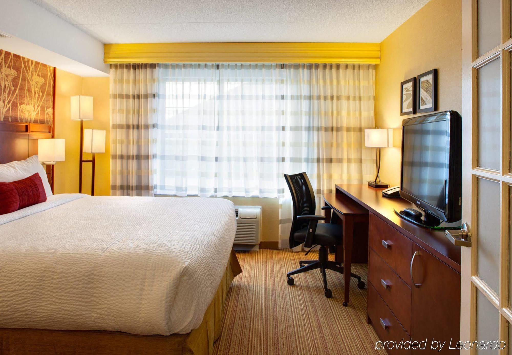 Courtyard By Marriott Hotel 3*